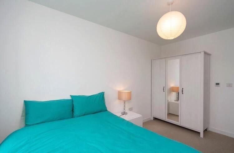 Room With Private Bathroom In A Modern Two Bedroom Two Bathroom Flat London Exteriör bild